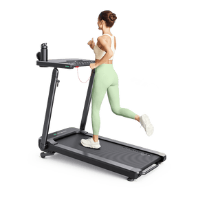 Eine Frau läuft auf einem UREVO Foldi 3S-Laufband und präsentiert dessen kompaktes Design und glatte Lauffläche.
